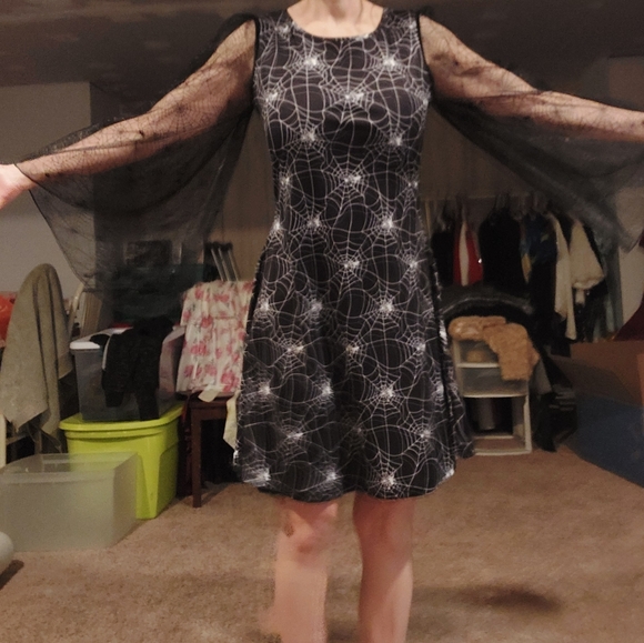 Spider dress black with batwing lace sleeves - Picture 5 of 5
